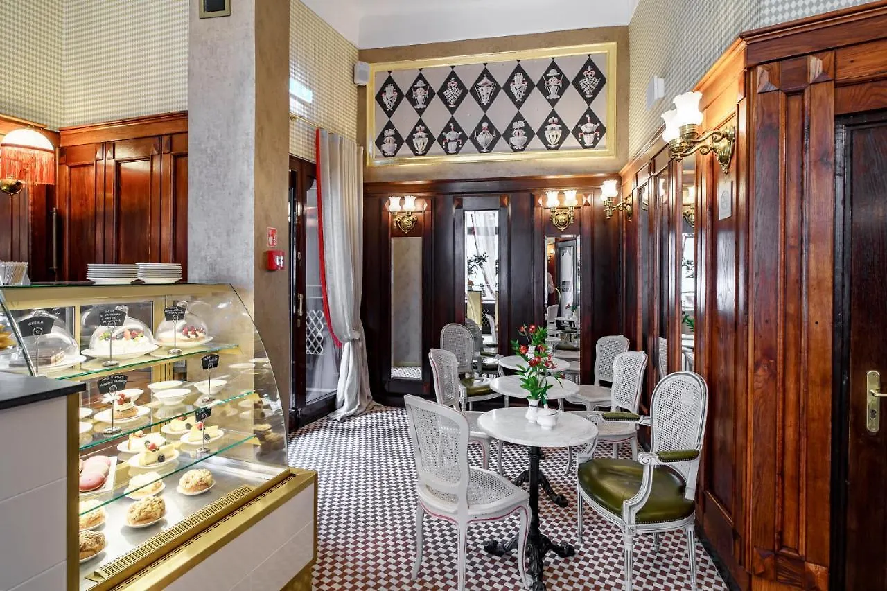 Hotel H15 Francuski Old Town - Destigo Hotels Краков 5*,