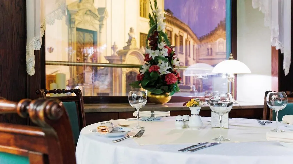 Hotel H15 Francuski Old Town - Destigo Hotels Krakow 5*,